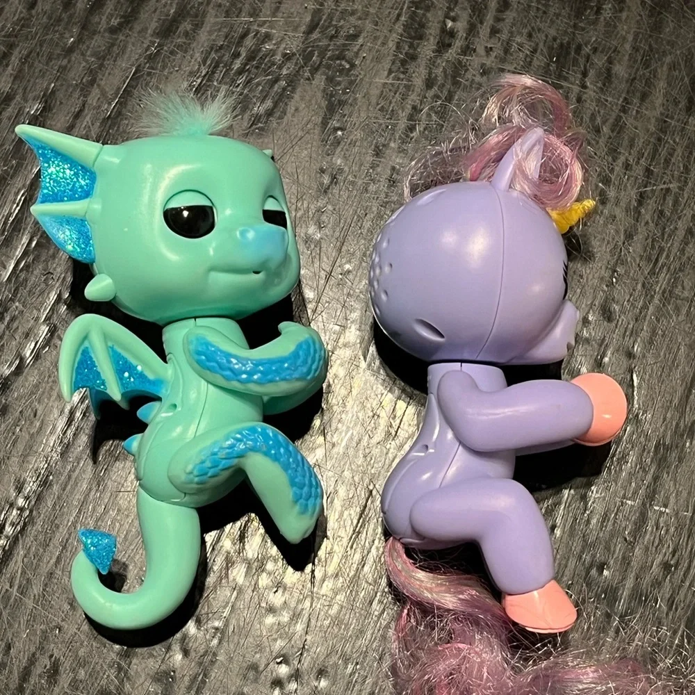 Set‎ of Two Wowwee Fingerlings Noa the Dragon Alika Baby Unicorn